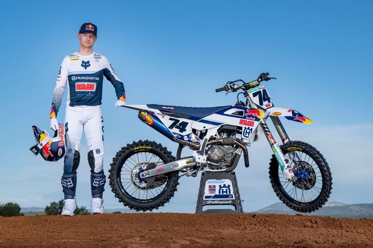 Kay de Wolf after signing a new agreement with Husqvarna Factory Racing and Nestaan.