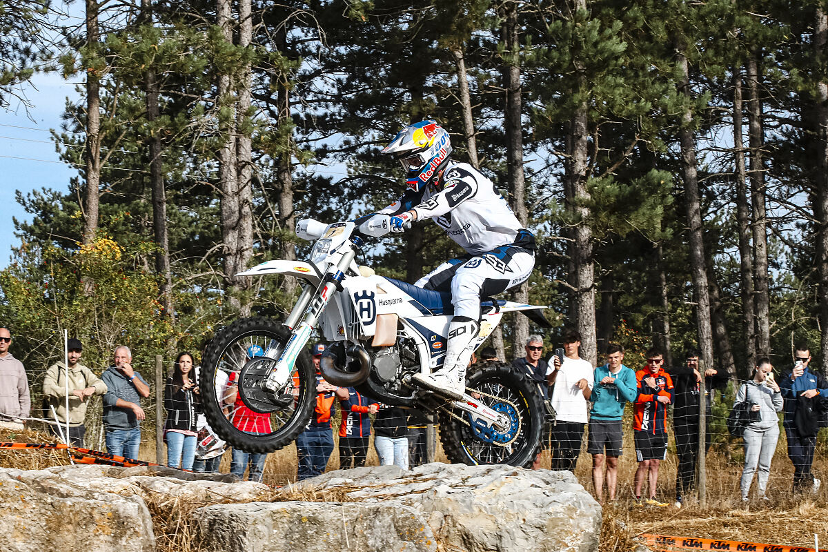 VIDEO: Billy Bolt - Complete chaos at the Hixpania Hard Enduro