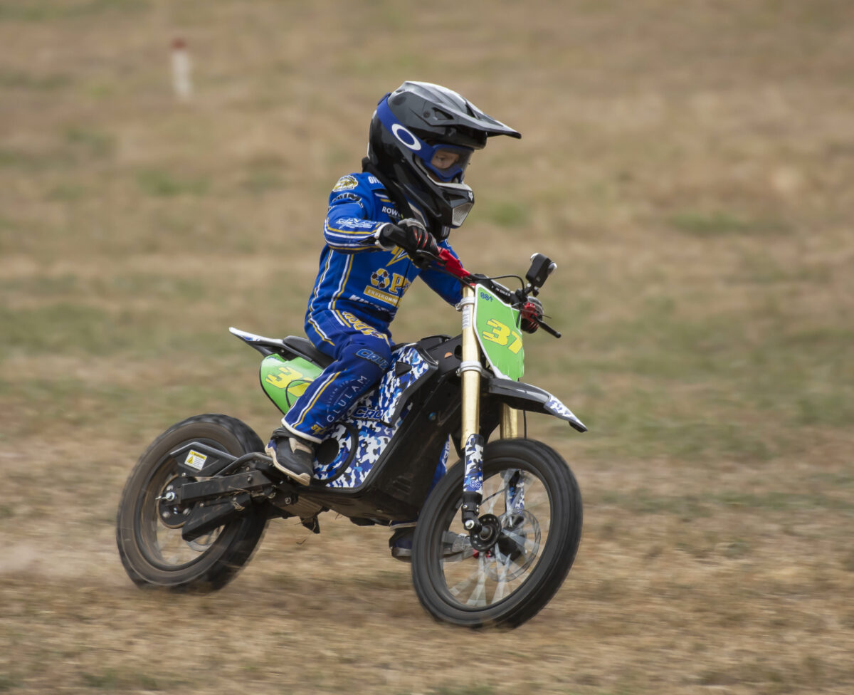 Harris makes it four in a row as Jones seizes E-Bike lead at 2026 Formula Grasstrack Championship Round 6