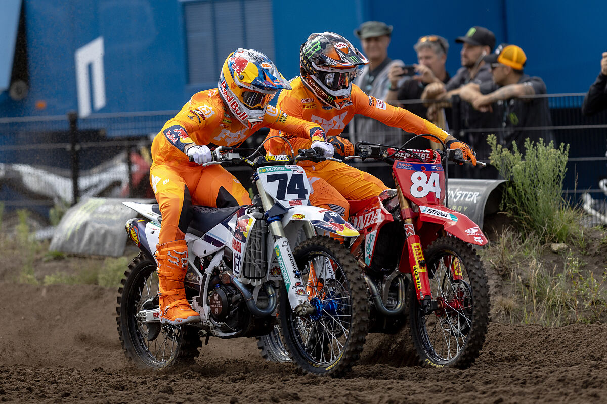 Kay de Wolf battles Jeffrey Herlings at the 2026 MXGP of the Netherlands