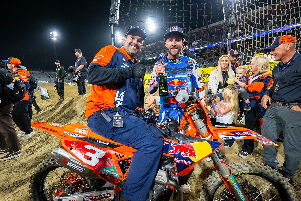 Eli Tomac makes it back-to-back AMA Supercross wins in San Diego!