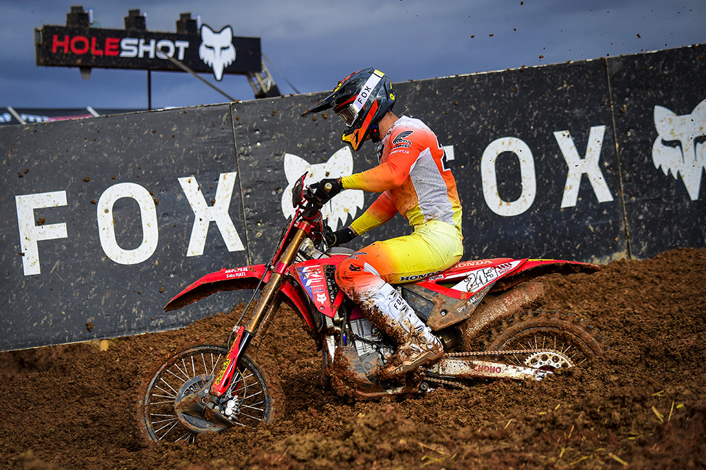 Gajser and Benistant master the Cozar mud to win MXGP of Castilla La Mancha Qualifying Races