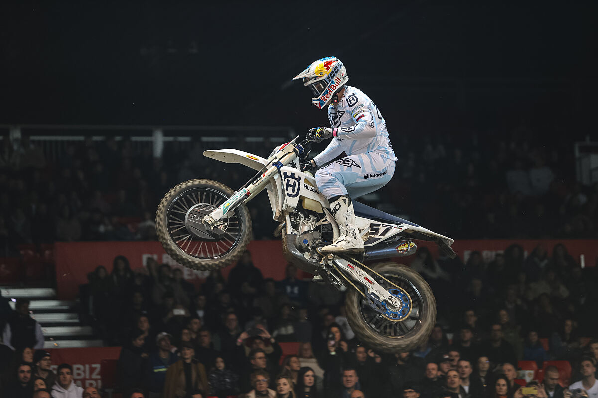 Billy Bolt continues unbeaten 2026 SuperEnduro run with unstoppable triple in Spain!