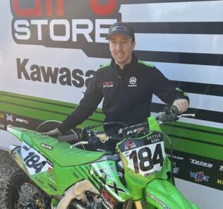 Jamie Carpenter signs for Dirt Store Kawasaki