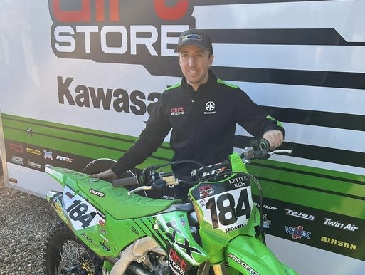 Jamie Carpenter signs for Dirt Store Kawasaki