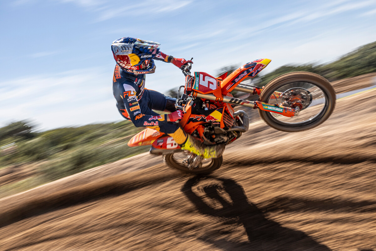 Coenen holds off Herlings pressure for clean sweep in Sardinia