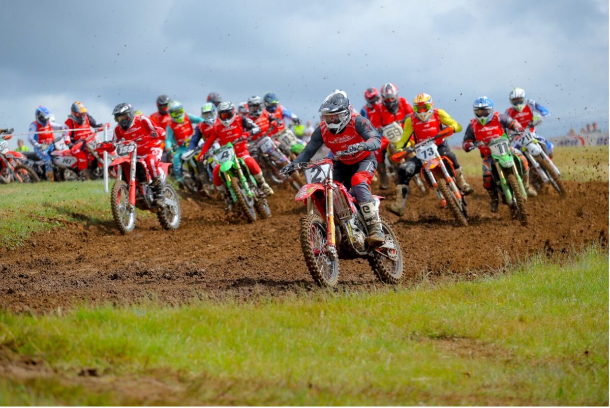 The sun shines at Toddington for the 2025 ACU British Vet Motocross Championship - Race Report & Results