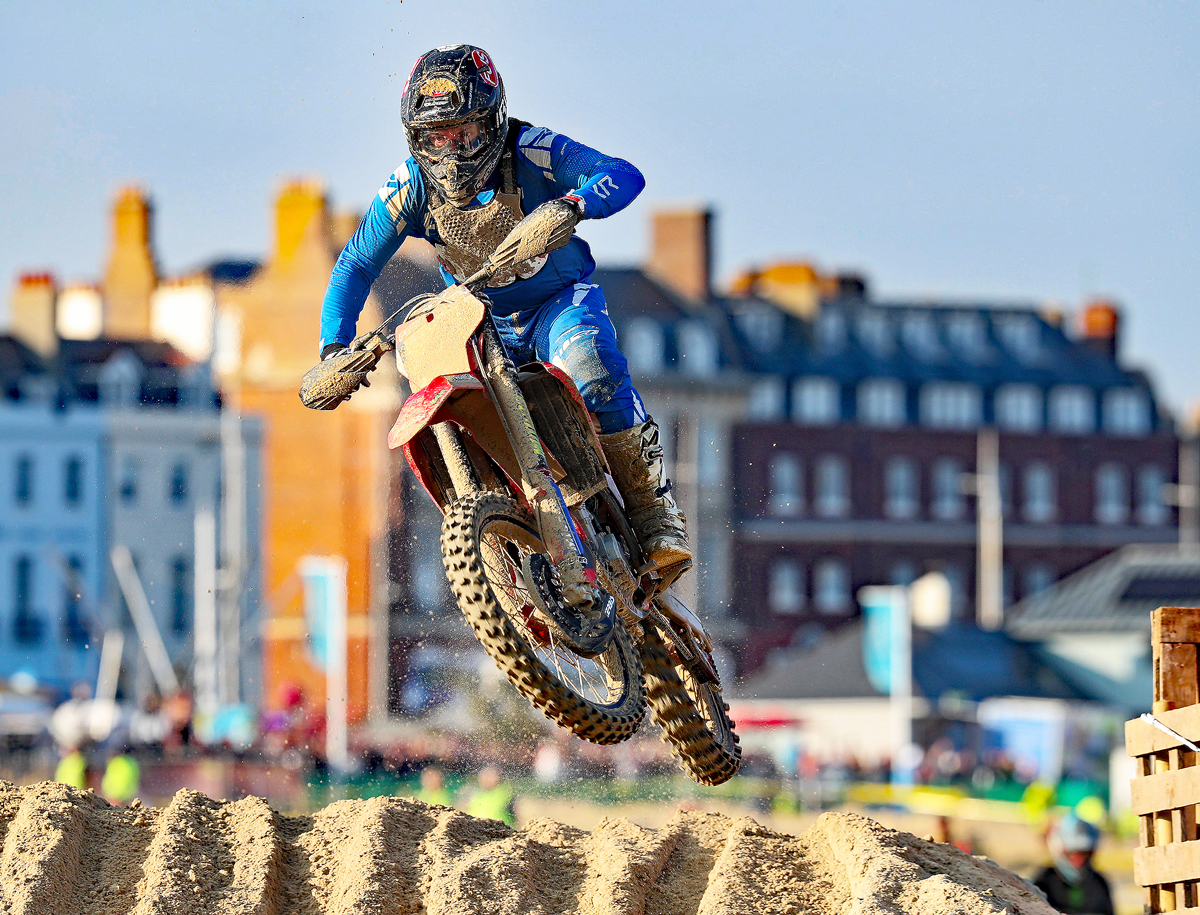 Shane Carless claims 2025 Weymouth Beach Race victory - Race Report, Interviews & Results